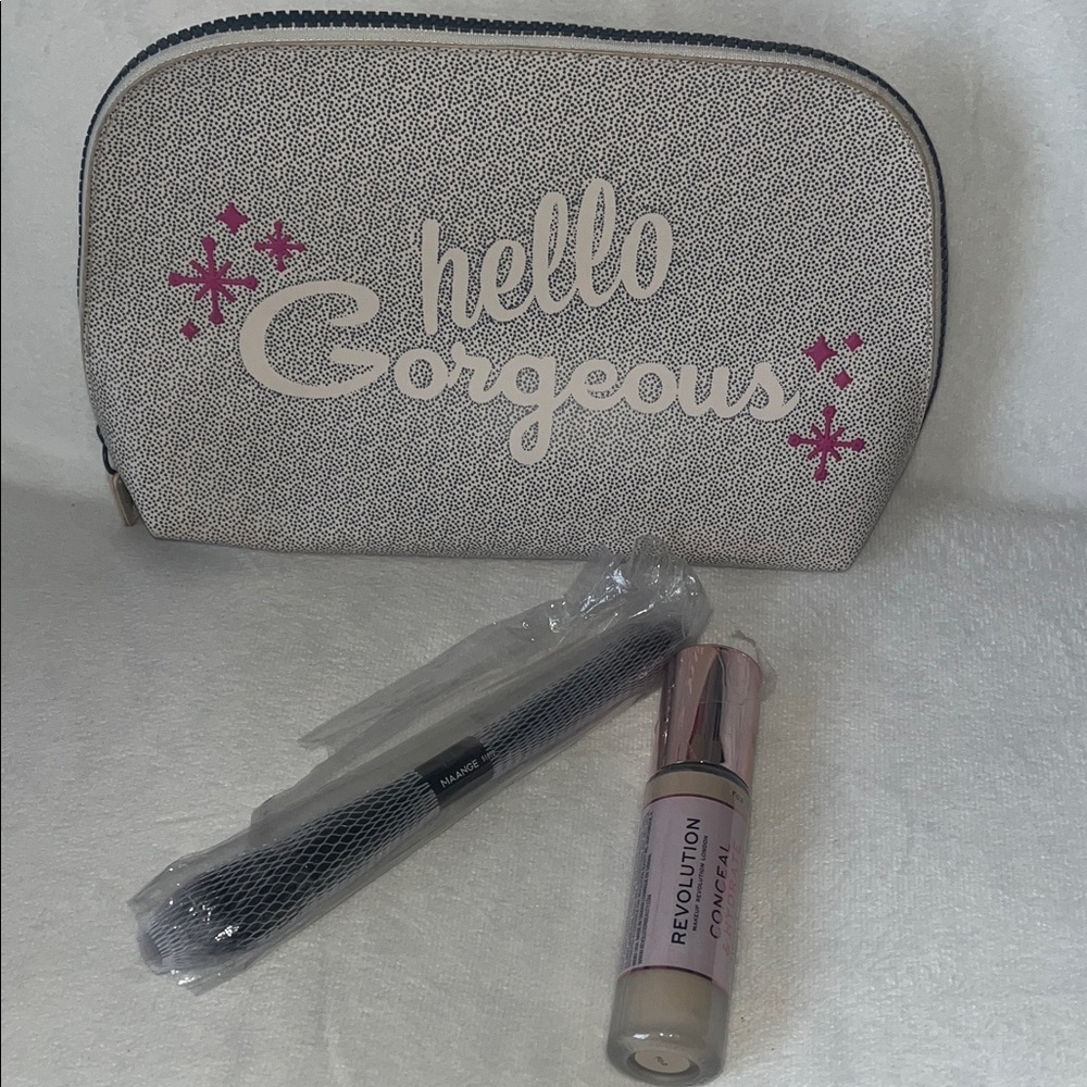 Bundle 3Pcs Conceal ,Contour Brush and Cosmetic Bag